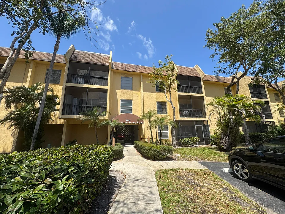 450 NW 20th St
