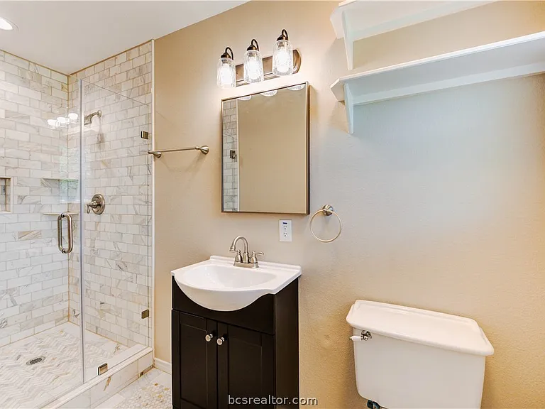 703 Horlock St — Photo 23