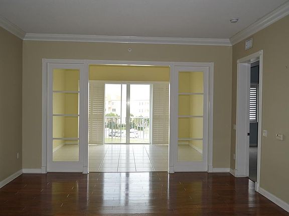 5th image of 1 Harbour Isle Dr E Ph 04