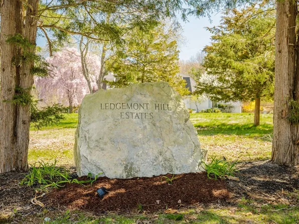 191 Fairway Dr, Seekonk, MA 02771