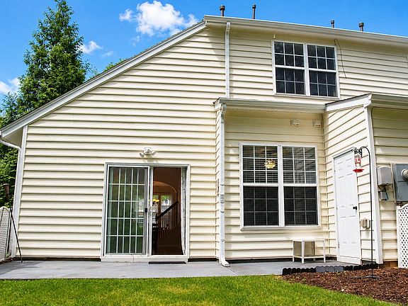 5th image of 3527 Sugar Tree Pl