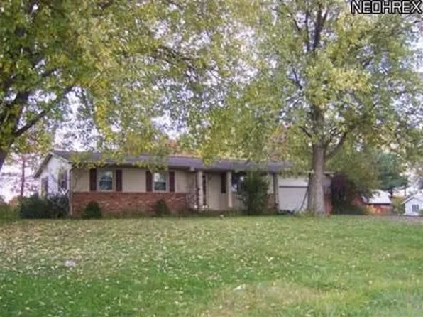 809 Marigold St NW, Hartville, OH 44632