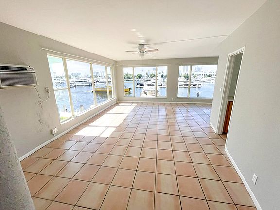 5th image of 3019 Harbor Dr APT 11