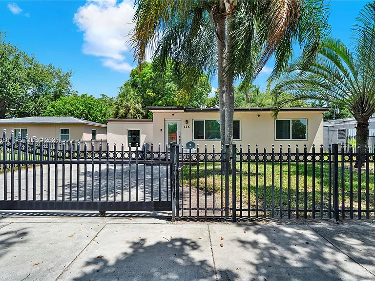 135 NW 121st St — Photo 3