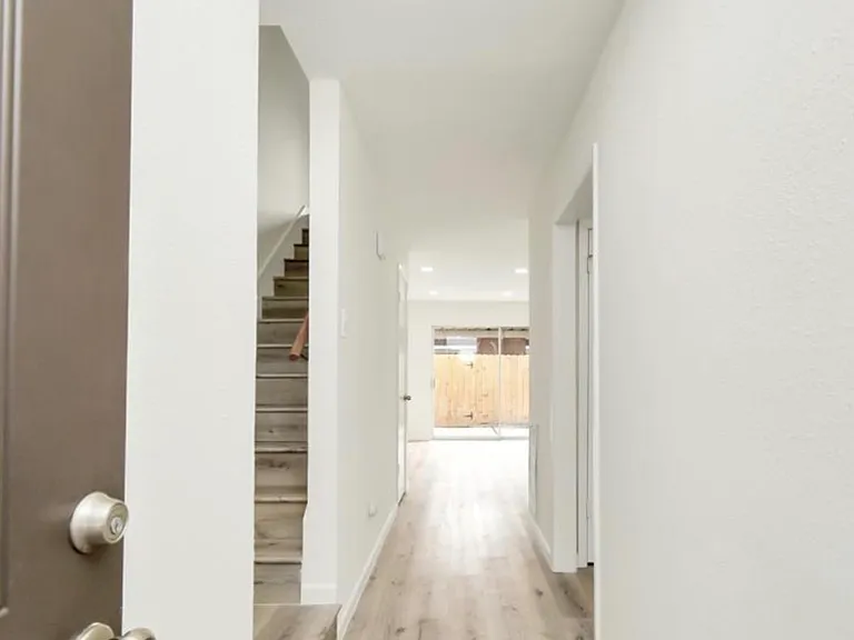 7849 Leonora St — Photo 4