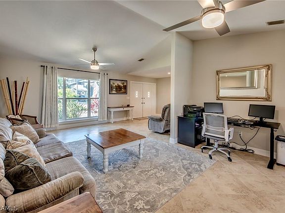 5th image of 619 SW 52nd St