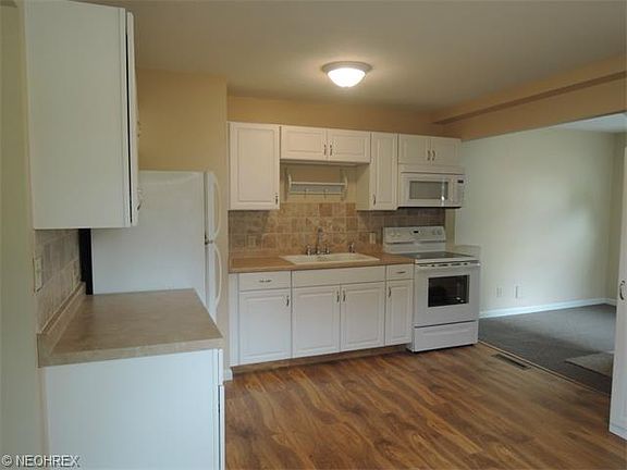 5th image of 2272 Bel Aire Ln