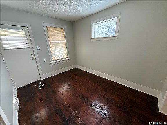 5th image of 485 12th Street E