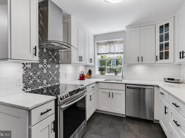 2877 S Buchanan St APT A2, Arlington, VA 22206