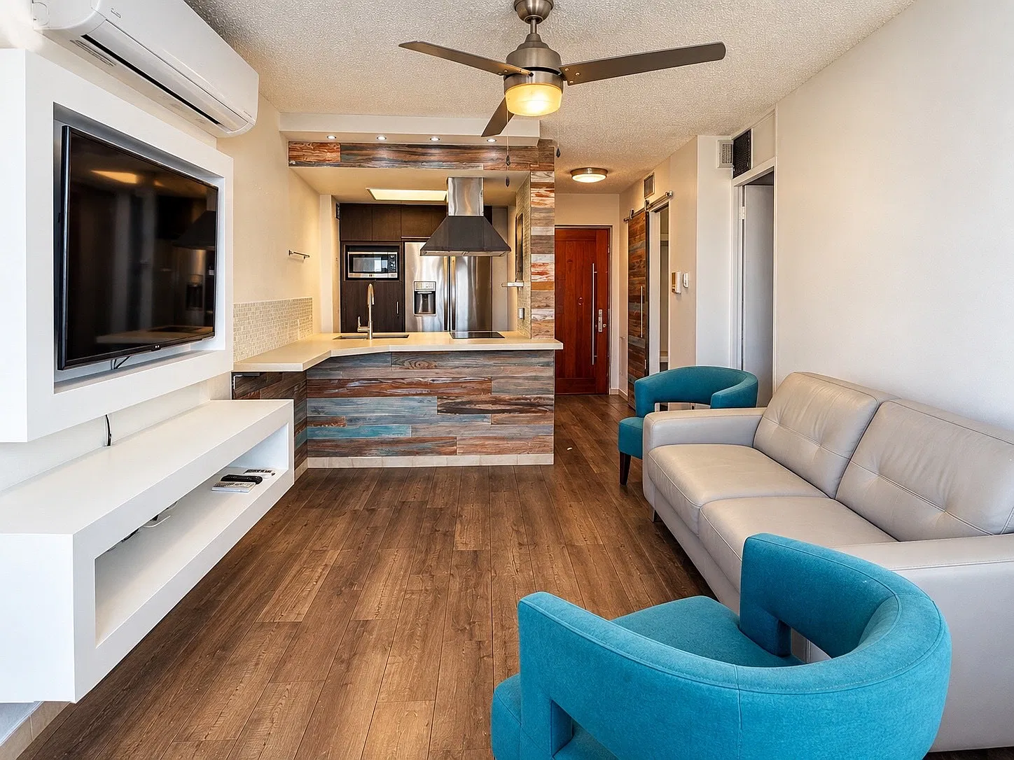 1 bed, 1.0 bath, $1,700 — Photo 3