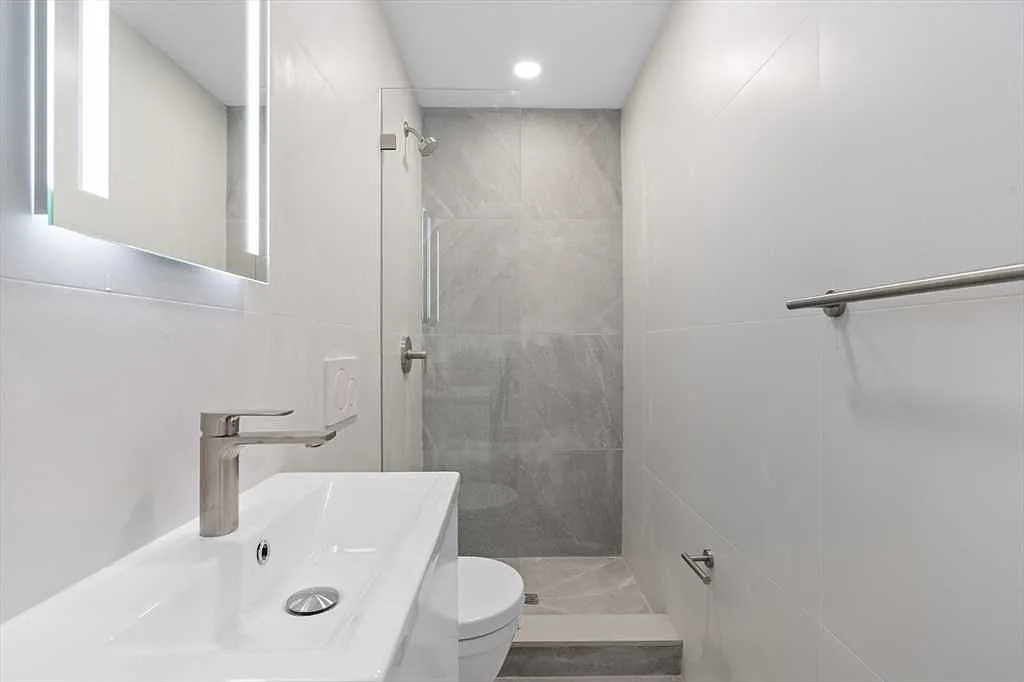 4 bed, $8,000 — Photo 4