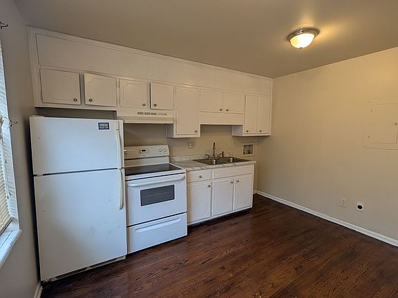 2nd image of 2445 30th St W #88b323f06