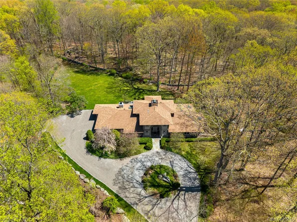 60 Old Aspetong Road, Katonah, NY 10536