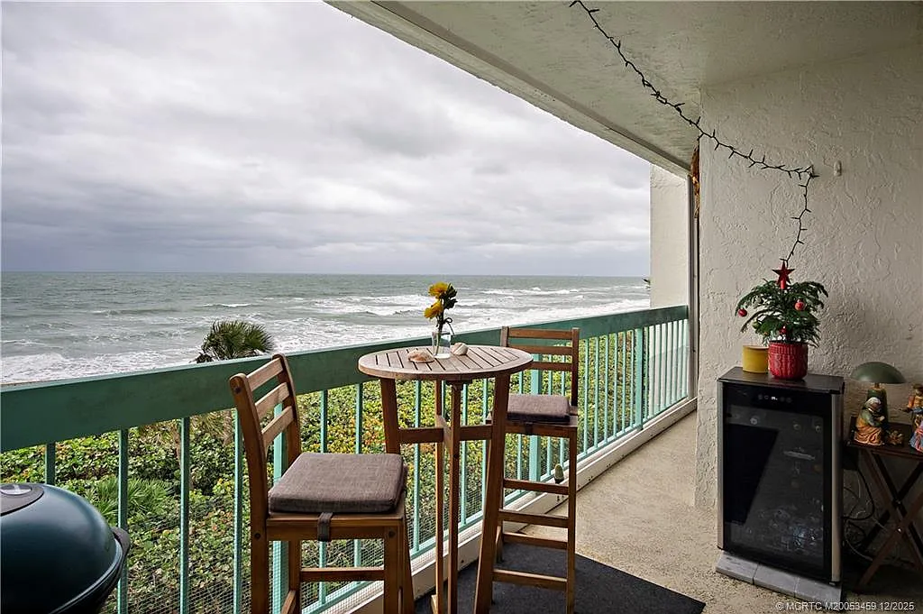 2 bed, 1023 sqft, $2,000 — Photo 3