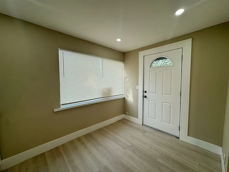 3424 Spruce St — Photo 16