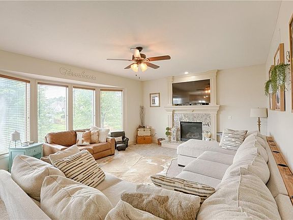 3rd image of 2297 W Cothrell St