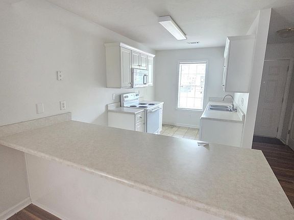 2nd image of 423 Regency Park Dr