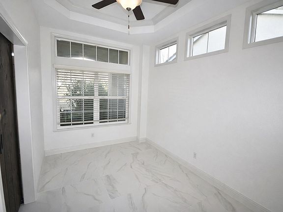3rd image of 2932 Cameron Dr