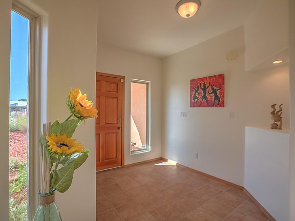 4th image of 68 Lena Ct