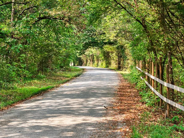 2600 Round Hill Rd, Lewisburg, TN 37091