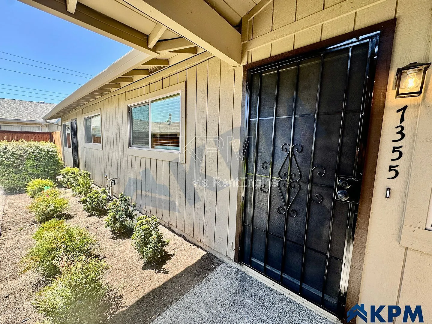 2 bed, 1.0 bath, 890 sqft, $1,600 — Photo 4