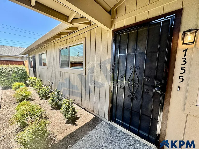 7355 Kelley Dr — Photo 4