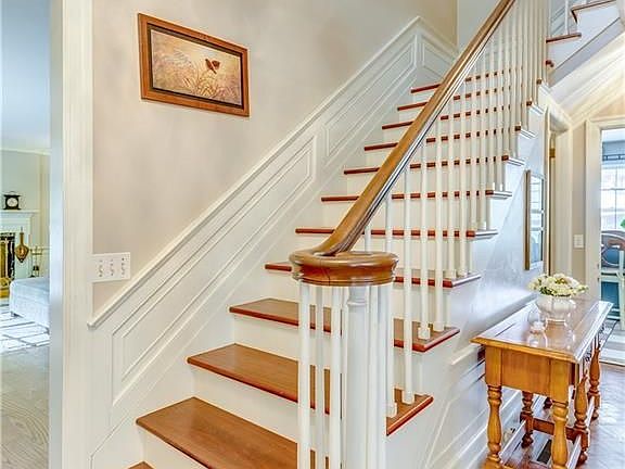 4th image of 2945 Croydon Dr NW