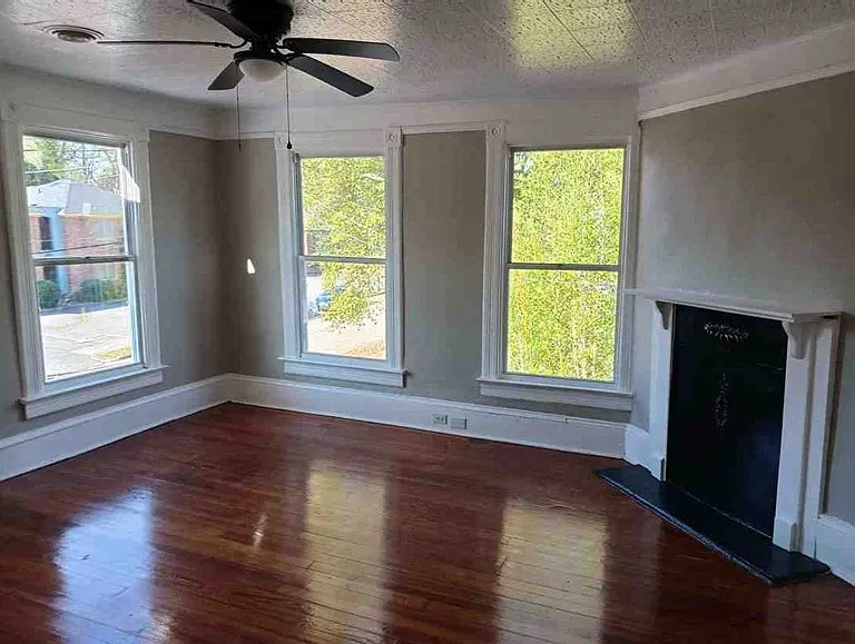 1 bed, 1010 sqft, $950 — Photo 2