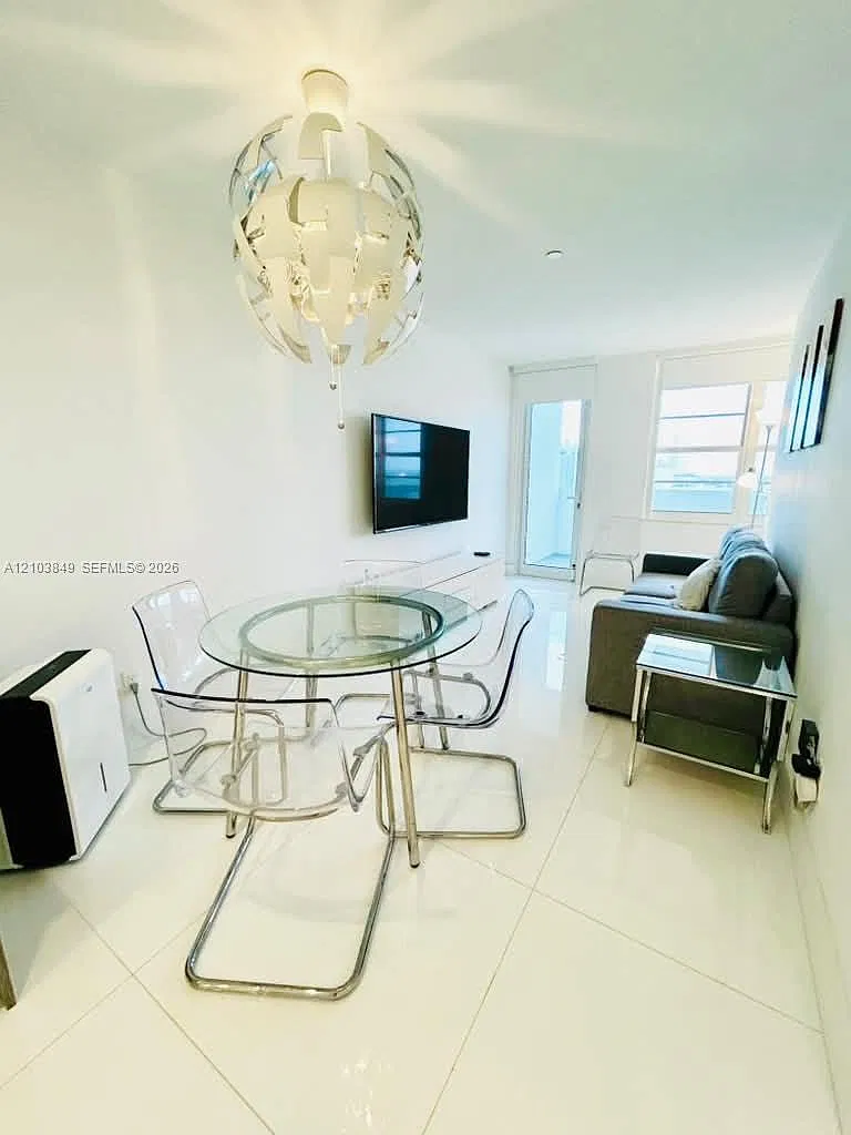 The Decoplage Condo — Photo 3