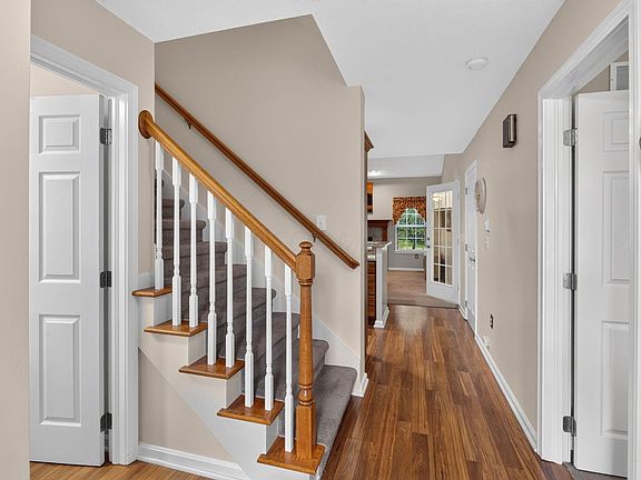 5th image of 292 Village Dr