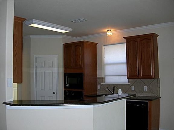 3rd image of 1033 Estates Dr