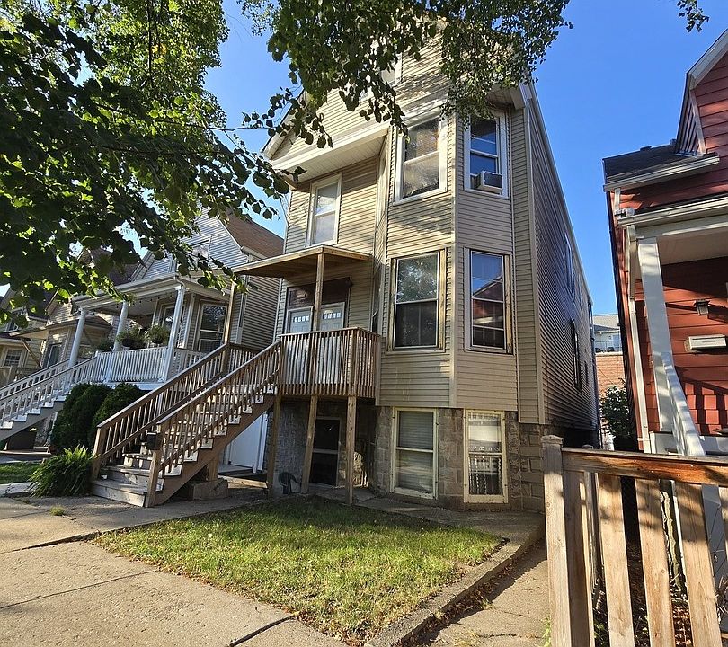 2nd image of 2704 W Melrose St