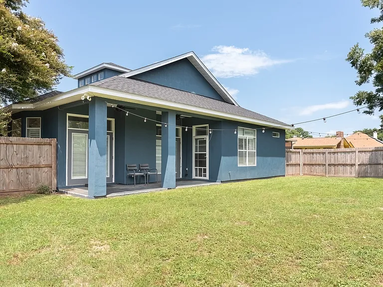 1301 E Cross St — Photo 23