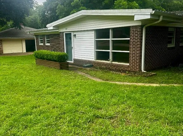 927 Mockingbird Ln, Nacogdoches, TX 75964