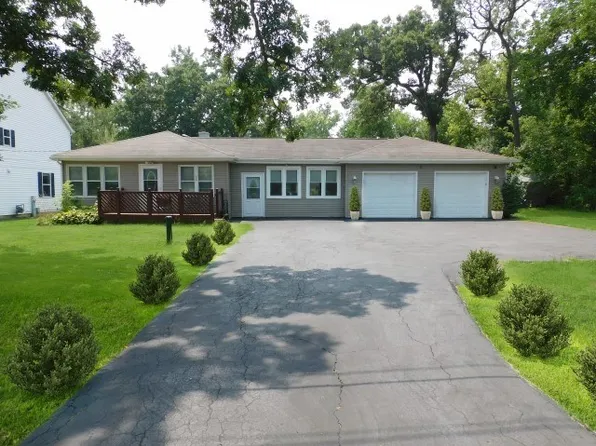 1419 Main St, Spring Grove, IL 60081