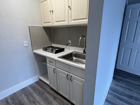 4th image of 1737 Dewey St
