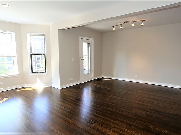 2nd image of 918 W Belle Plaine Ave #2
