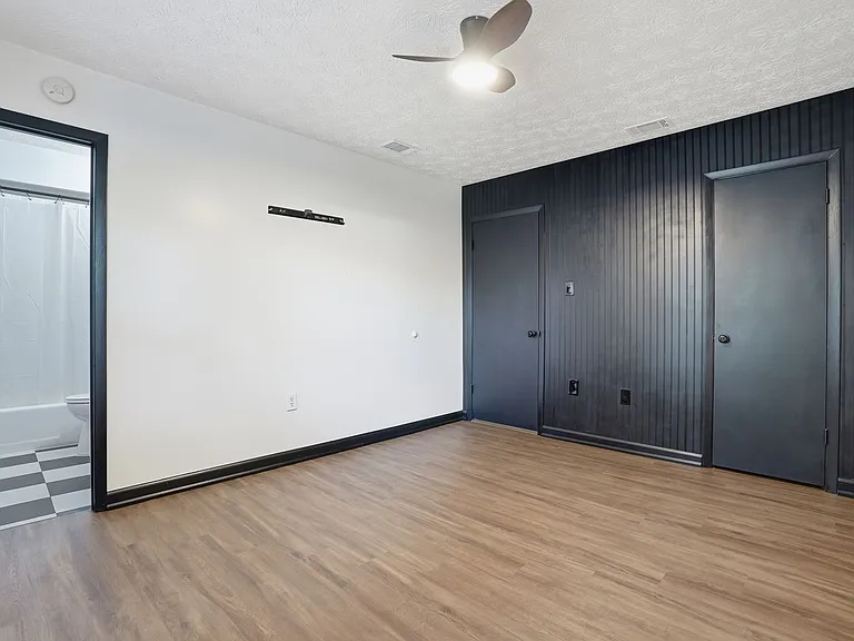 703 Pineview Ct — Photo 24