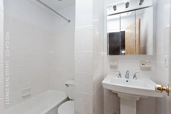 Rented by J. Lemle Real Estate | media 35