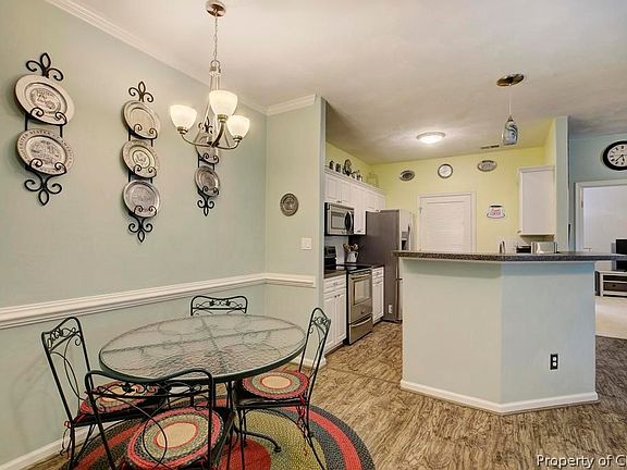 5th image of 1049 Grand Oak Ln