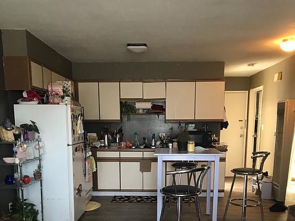 2nd image of 1530 Noriega St