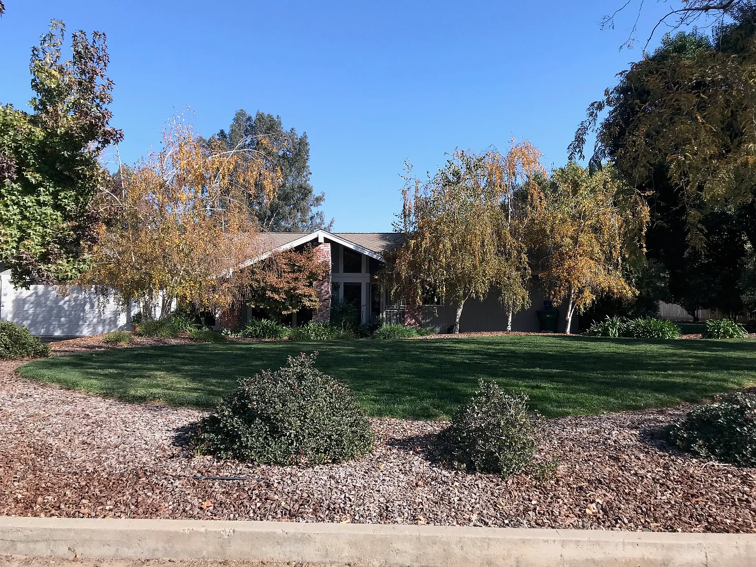 3682 N Harbor Dr photo 1
