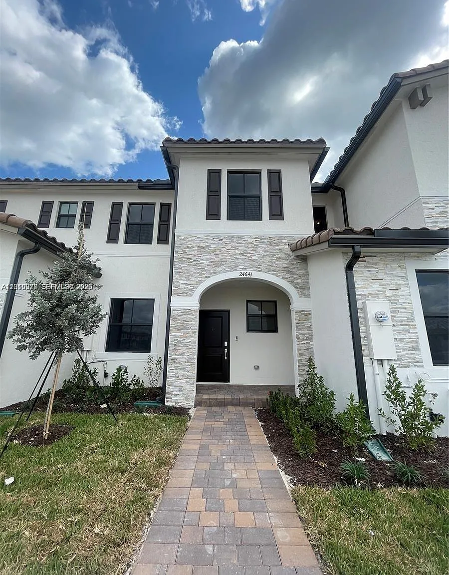 Silver Palm Residential H — Photo 1