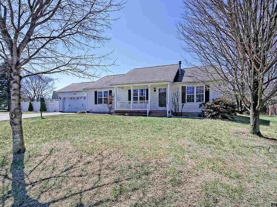 1st image of 1 Suffolk Ln