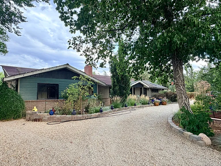 3910 Nut Tree Ln — Photo 2