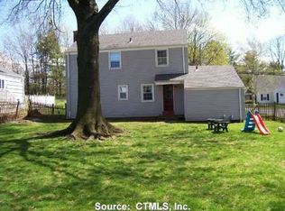 8 Hooker Dr, West Hartford, CT 06107