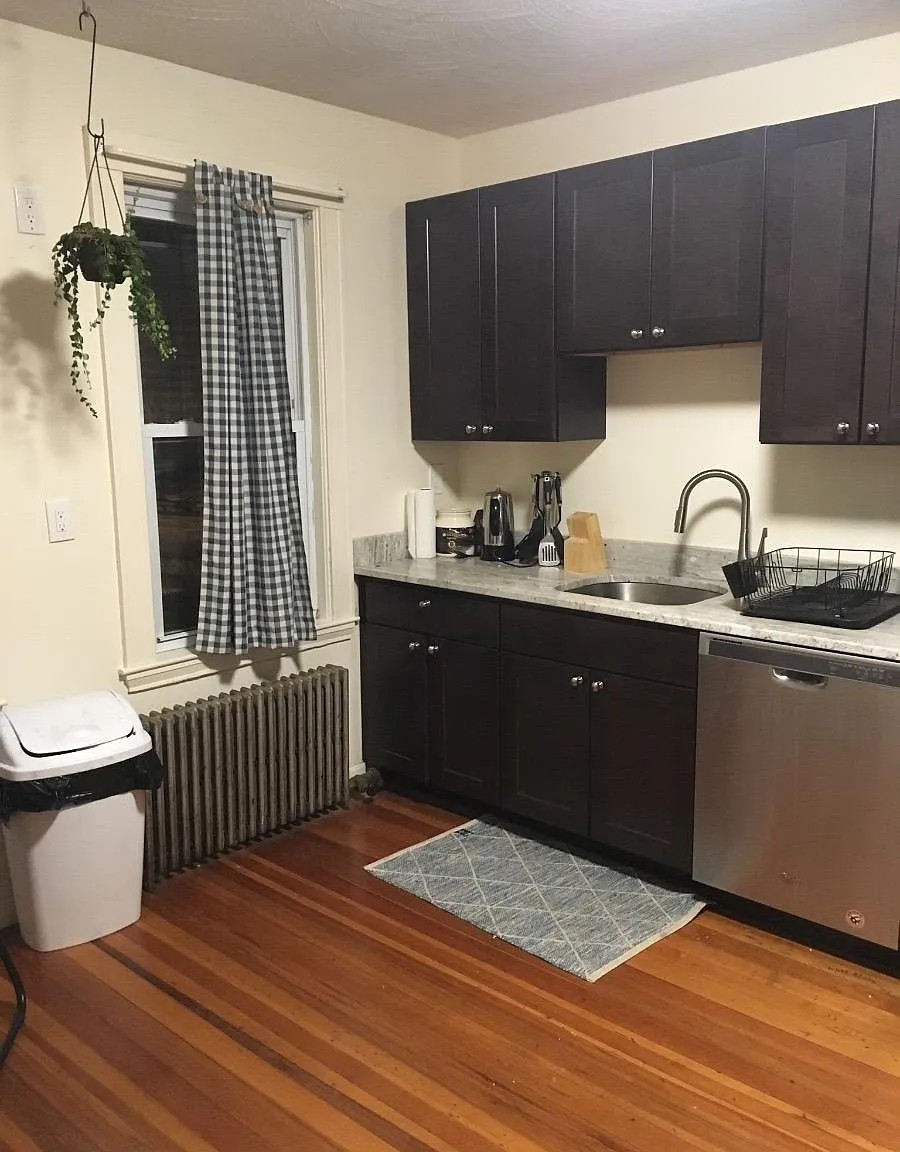 3 bed, 900 sqft, $3,300 — Photo 2