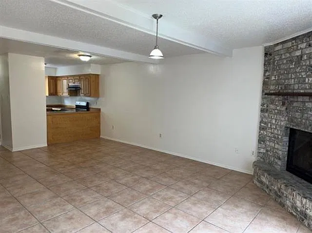 2 bed, 1.5 bath, 1112 sqft, $1,250 — Photo 3