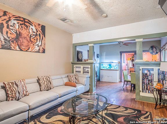 3rd image of 330 E Craig Pl