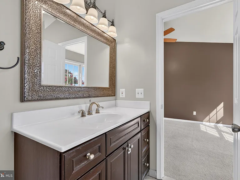 341 S Pickett St — Photo 32